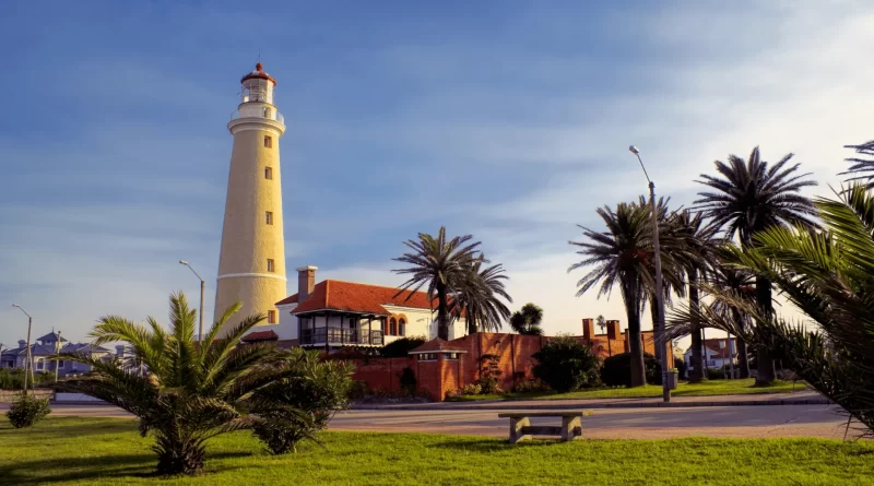 Faro punta del este