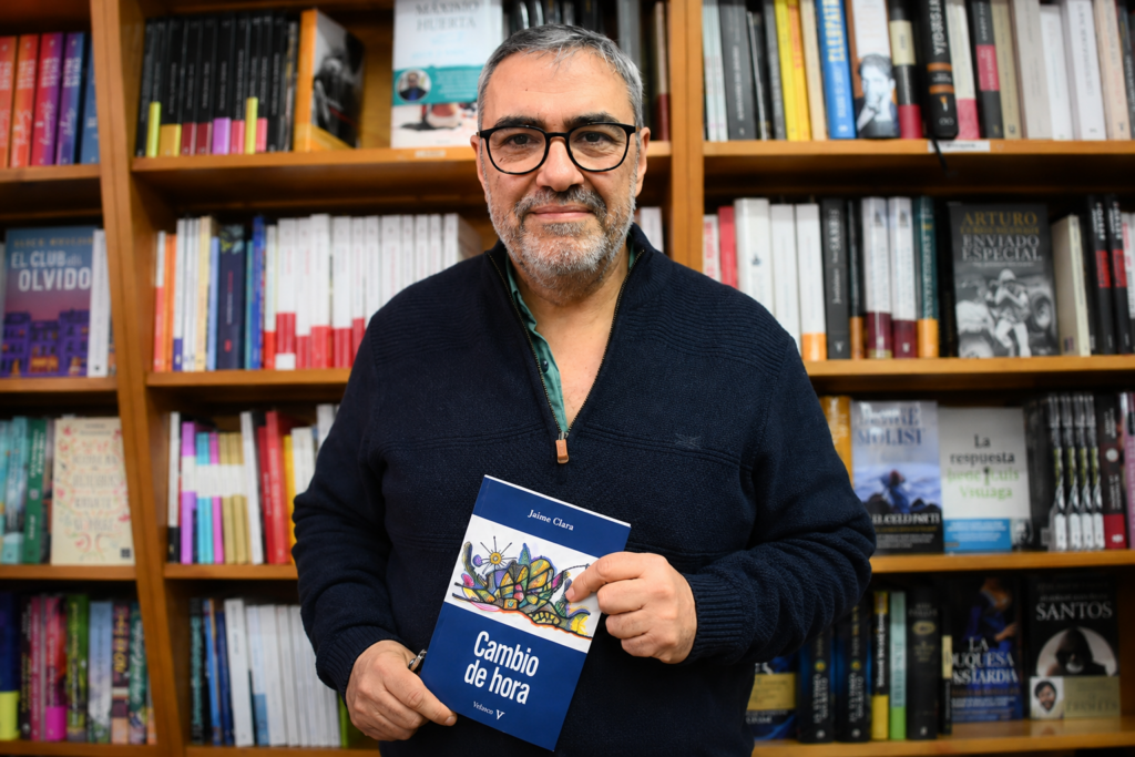 Jaime Clara presenta libro Cambio de Hora
