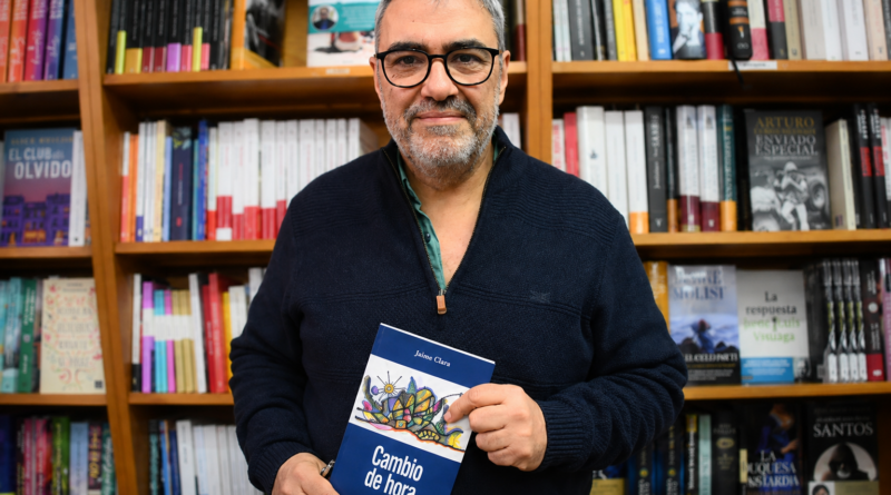 Jaime Clara presenta libro Cambio de Hora