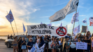 Protesta exploración hidrocarburífera offshore crédito foto diario El Correo