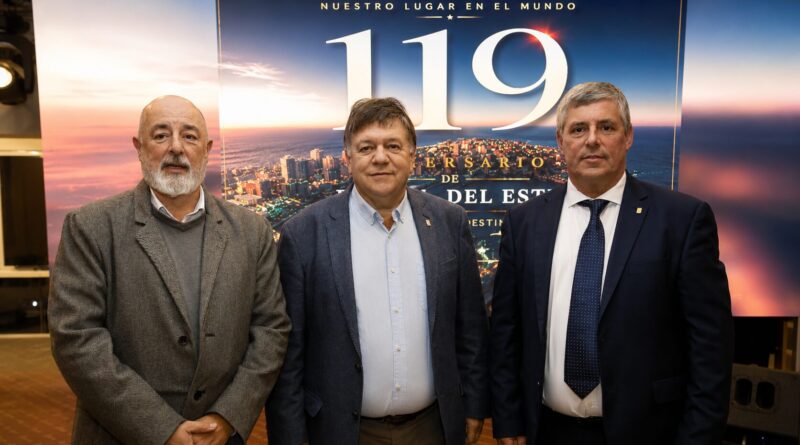 Autoridades en Aniversario Punta del Este