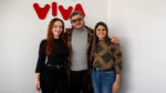 Gastón Torello junto al elenco de la obra Karma Lucia Bonacci y Pia Martinera