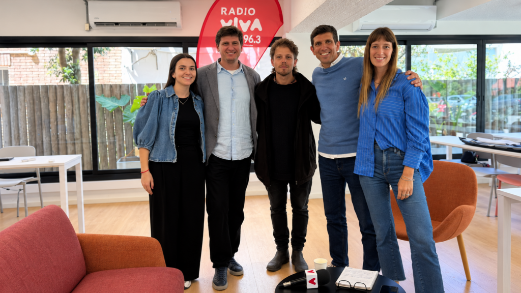 Equipo Radio Viva . en UCU